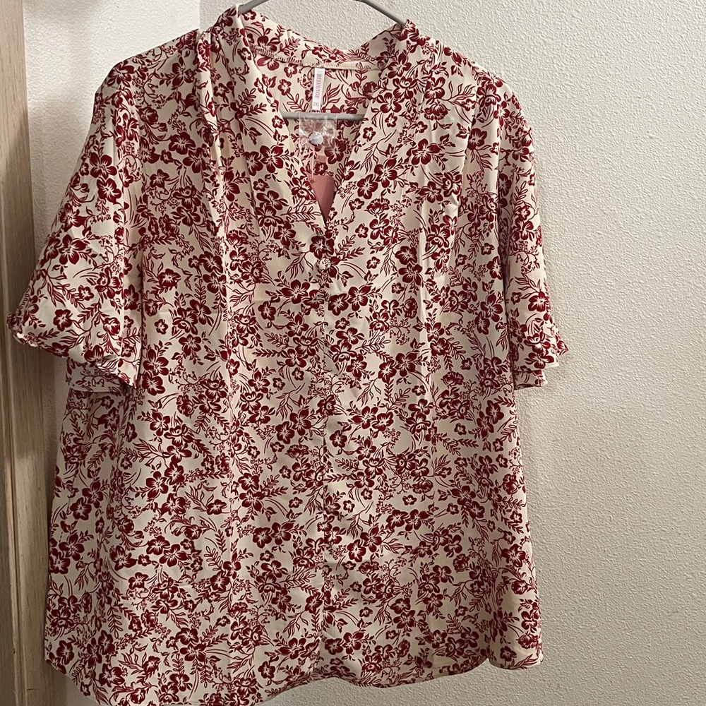 Floral Red and White Blouse armpit 26 inches